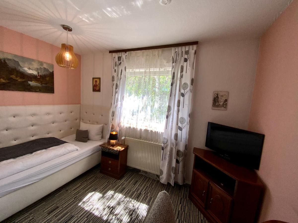 Hotel Attache