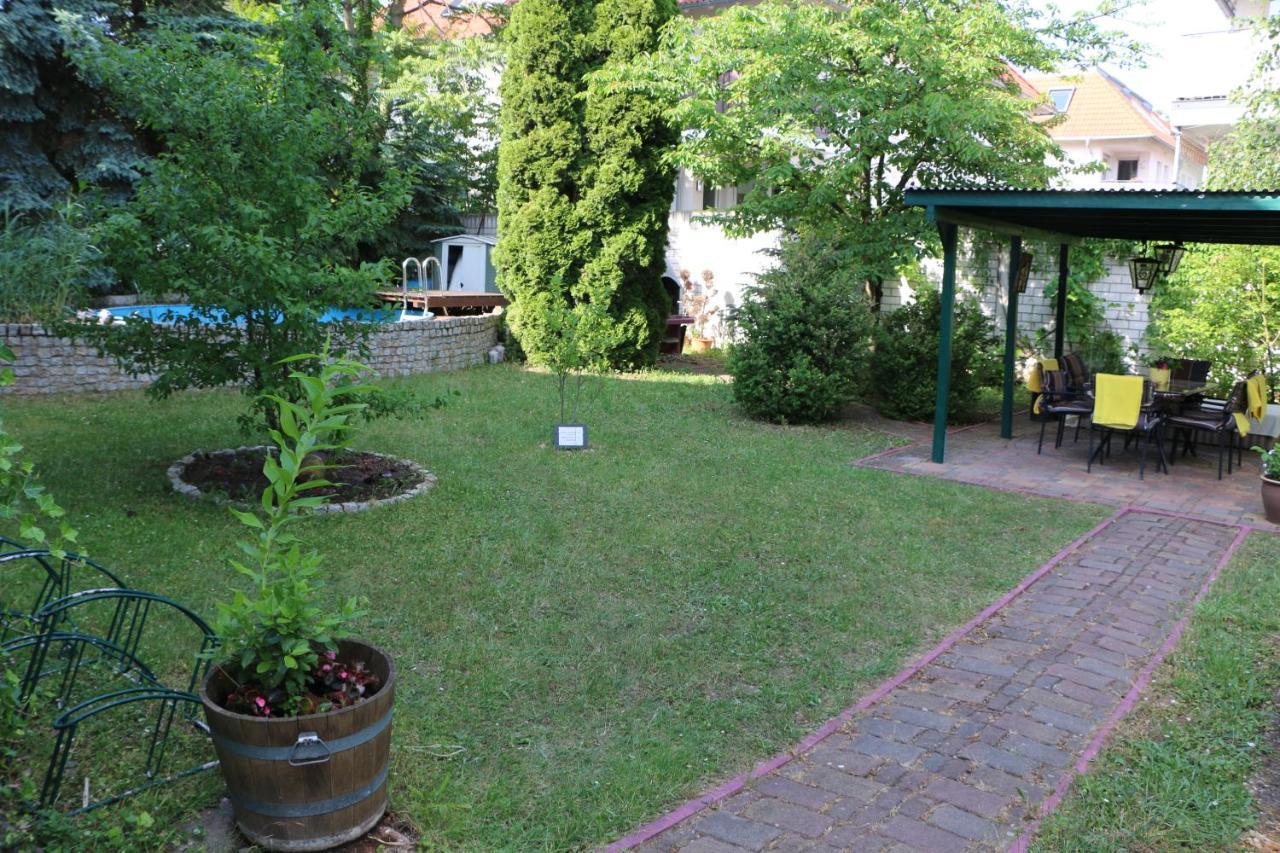Attache Hotel
