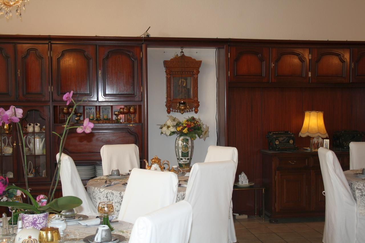 Attache Hotel 3*