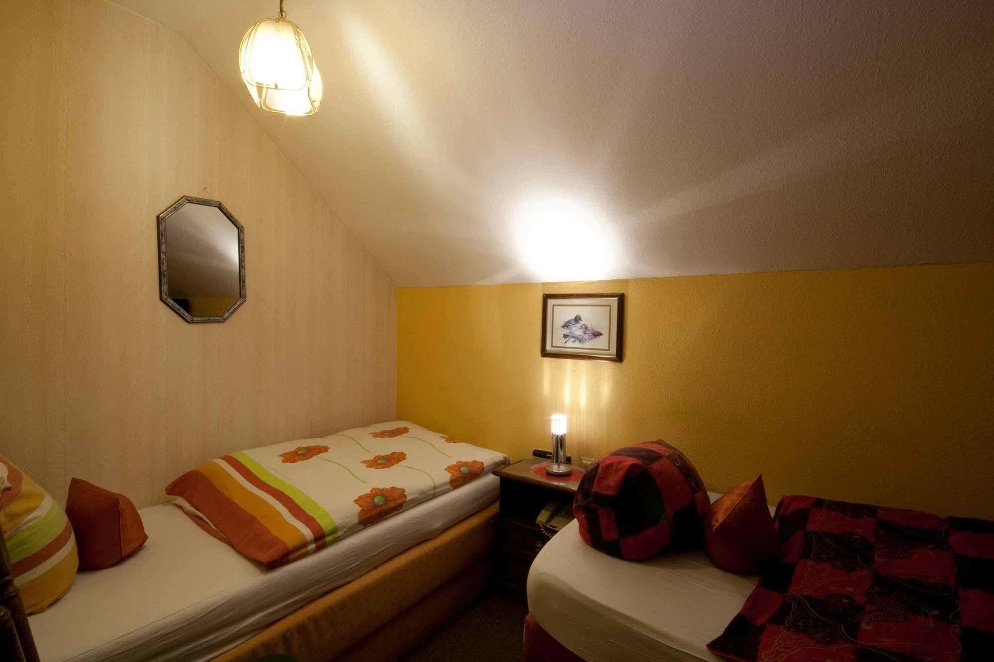 Attache Hotel 3*