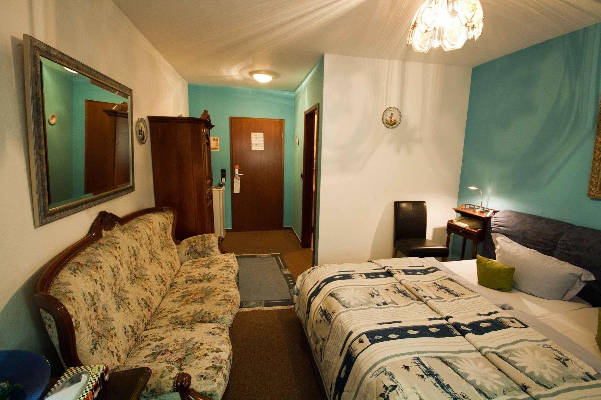 Hotel Attache