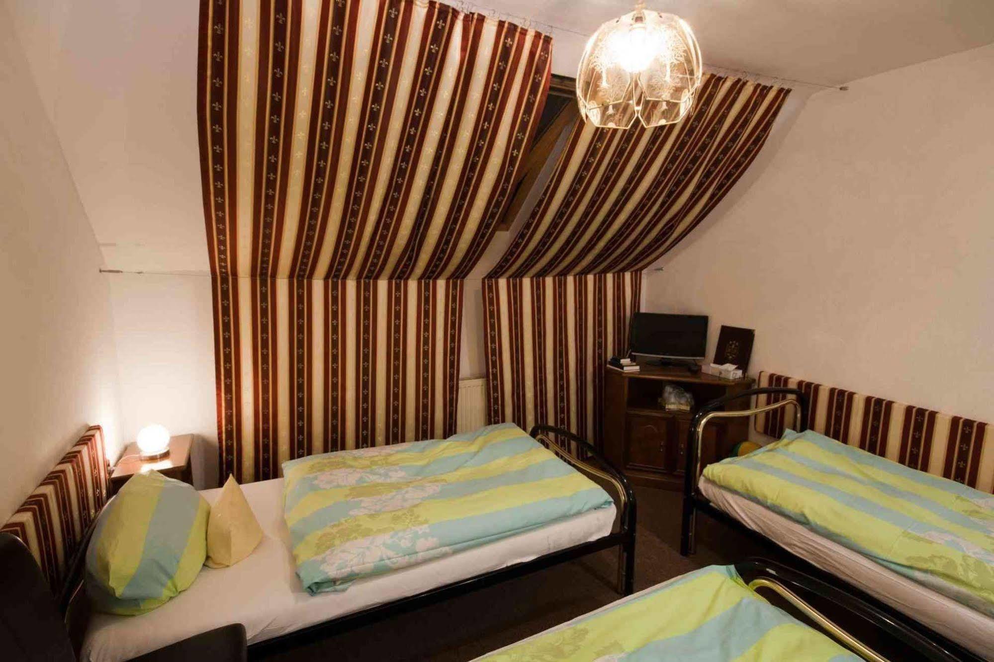 Hotel Attache 3*