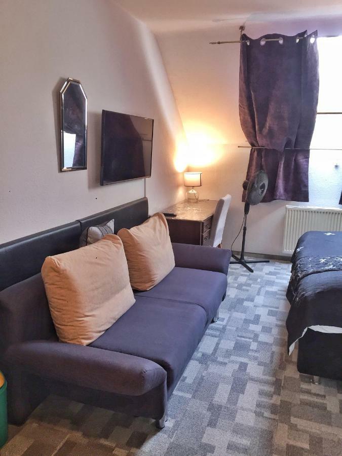 Attache Hotel 3*
