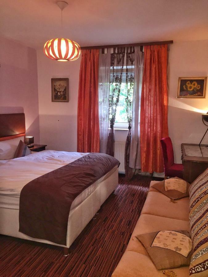 Hotel Attache 3*