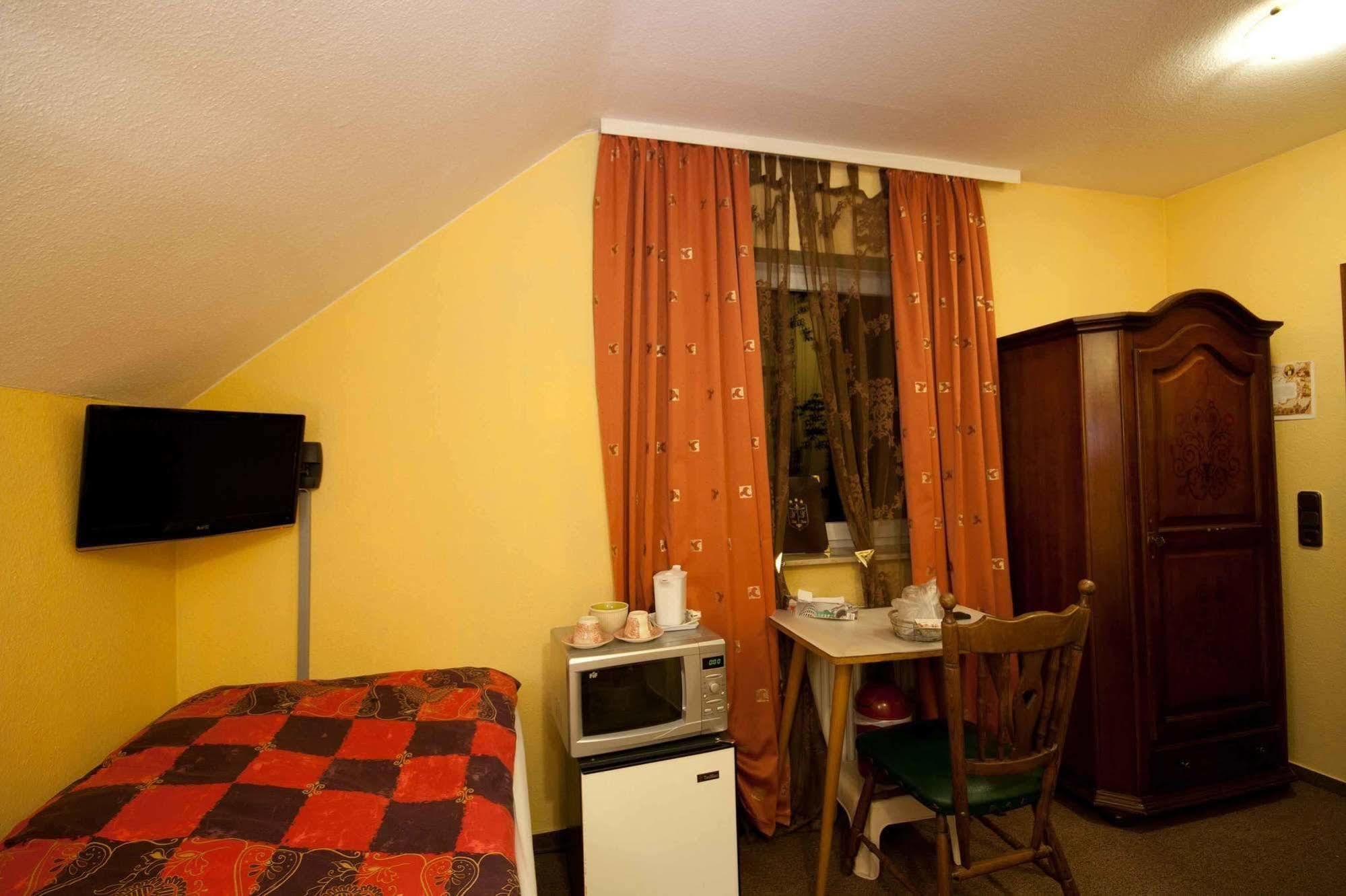 Hotel Attaché