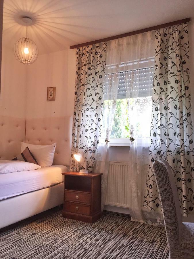 Hotel Attaché 3*