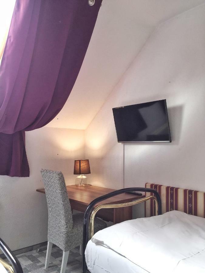 Attaché Hotel
