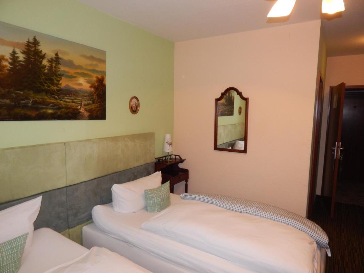 Attaché Hotel 3*